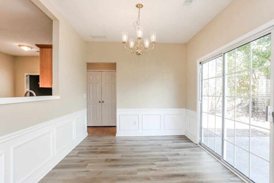 Building Photo - 4425 Ridgefair Dr