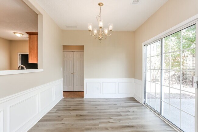 Building Photo - 4425 Ridgefair Dr