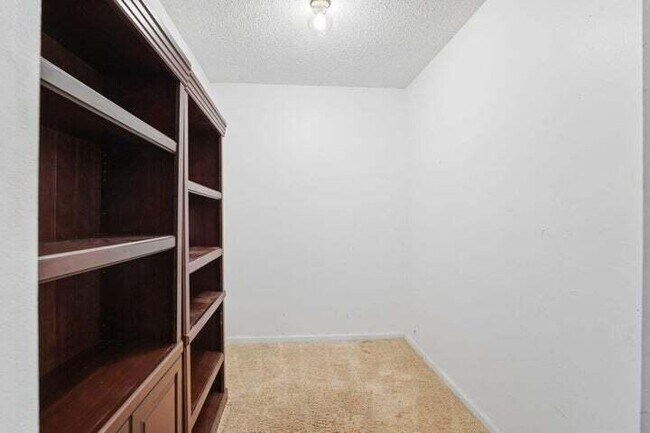 Building Photo - 370 NW 76th Ave