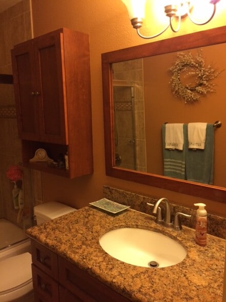 Bathroom - 2512 Clairemont Dr