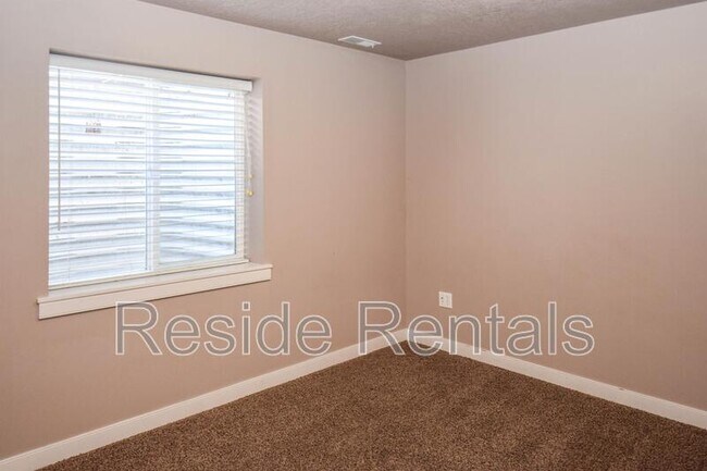 Building Photo - 1020 N 130 W