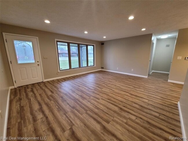 Building Photo - 2534 Depew Dr