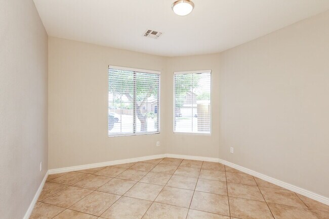 Building Photo - 3910 N 125th Dr