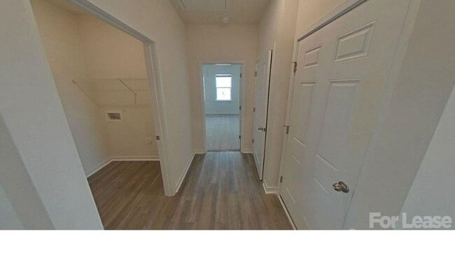 Building Photo - 1421 6th St NE