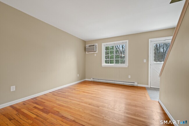 Building Photo - 92 Cynthia Ln