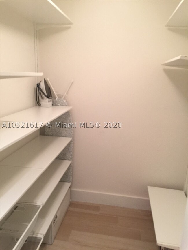 Building Photo - 2600 Hallandale Ave