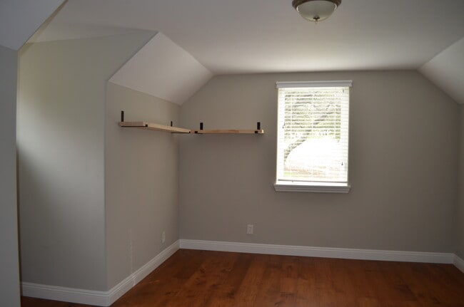 Building Photo - 2111 Deer Valley Rd