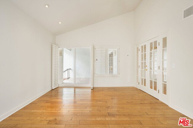 Building Photo - 4618 Park Mirasol