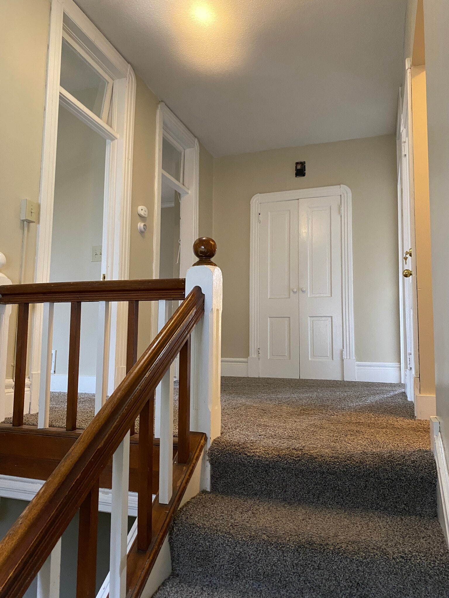 Building Photo - 16 S 19th Ave E