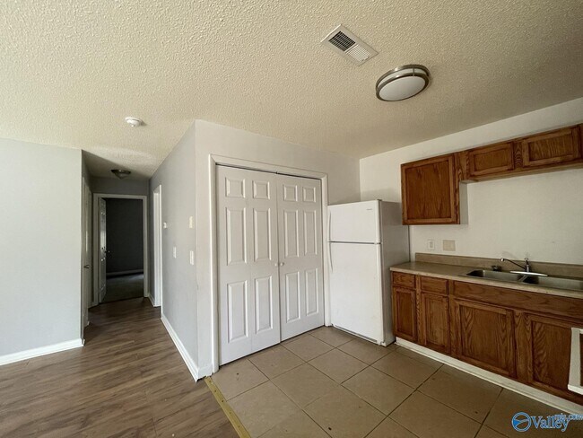 Building Photo - 4514 Bonnell Dr NW