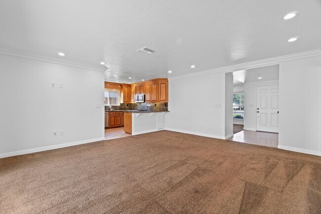 Building Photo - Lovely Single-Story 4-Bedroom Home Available in Rialto!