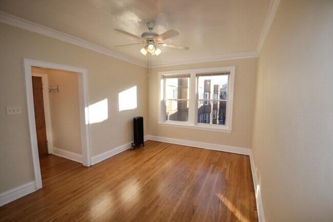 Building Photo - 4826 W Addison St