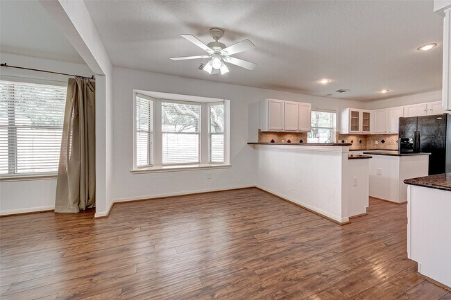 Building Photo - 22926 Rainbow Bend Ln