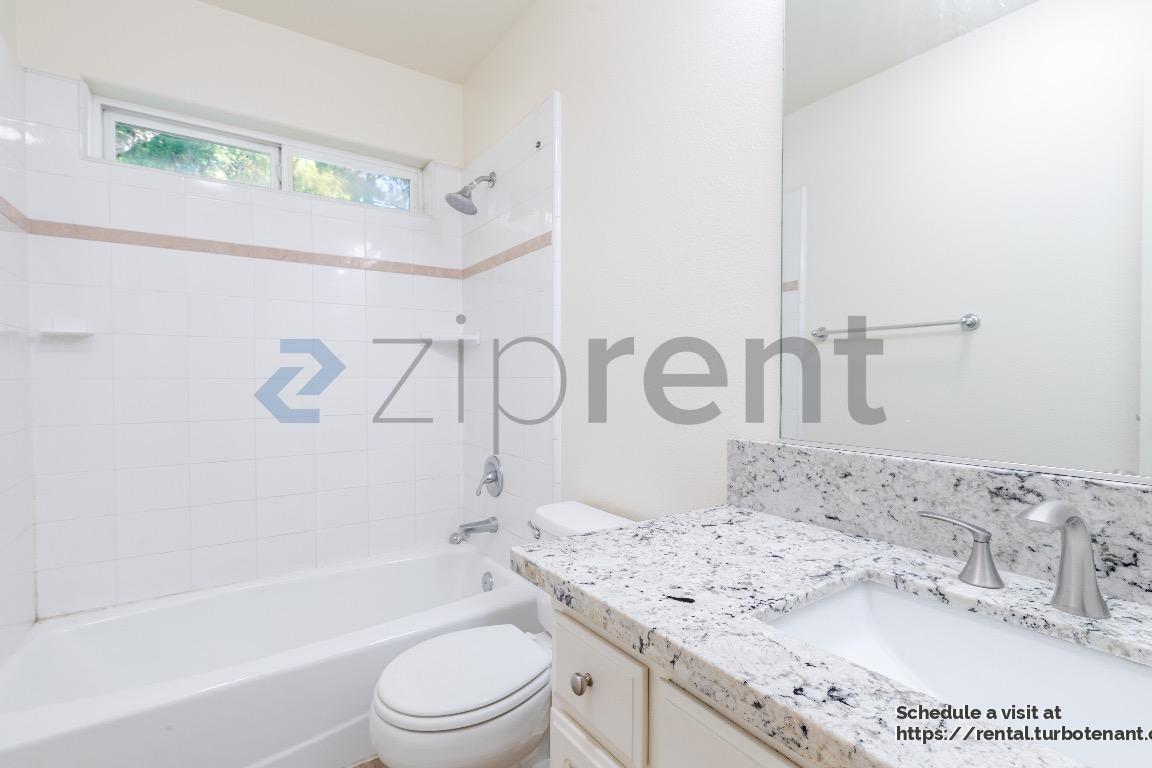 Building Photo - 2703 Albany Ave