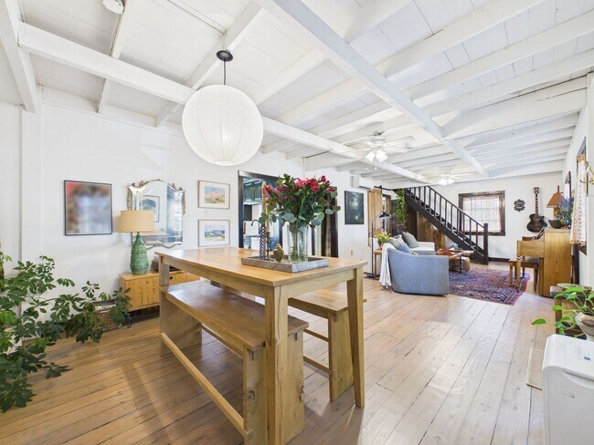 Building Photo - COMING SOON! Charming Cottage in the Center of Town