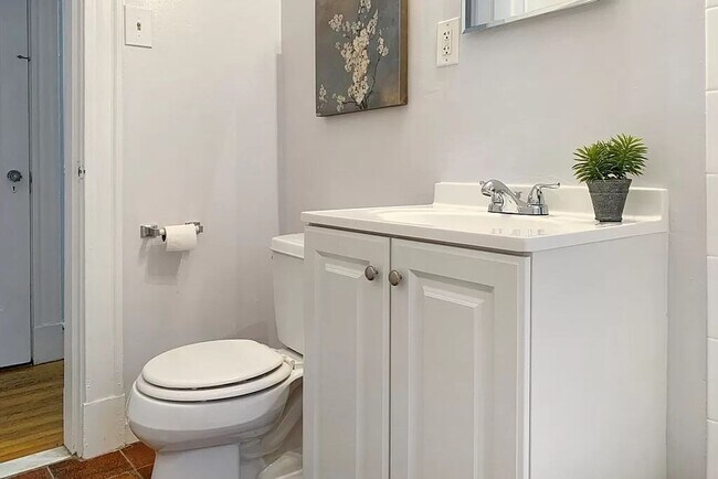 Building Photo - WOW!!! NO FEE AND VERY NICE 2 BED AVAILABLE 9/1