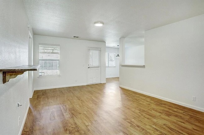 Building Photo - 207 Tolcarne Dr