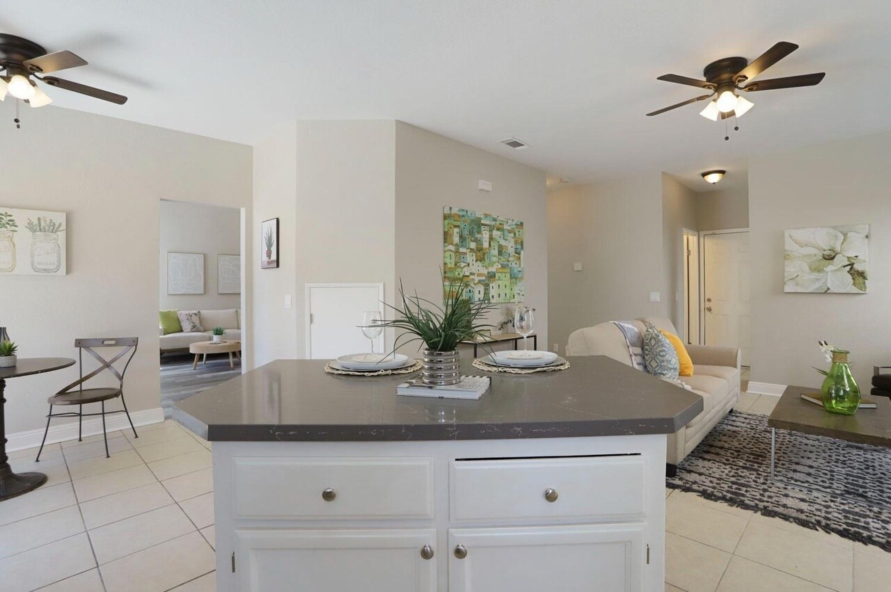 Building Photo - 2056 Middle River Dr