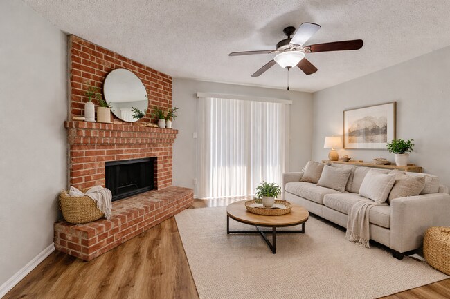 Building Photo - Charming 3 Bed Home for Rent in Dallas | Vaulted Ceilings | 2-Car Garage