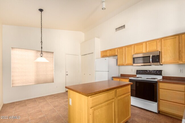 Building Photo - 7304 W Irma Ln