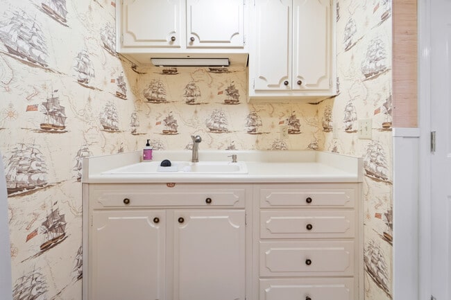 Building Photo - 6601 Lincoln Ave