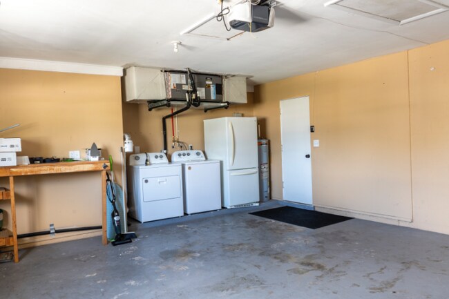 Building Photo - 526 Sheridan Dr