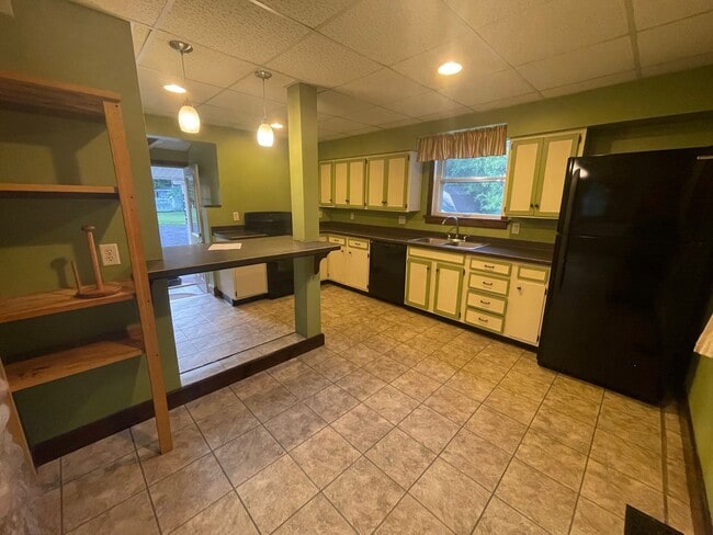 Building Photo - 3 Bedroom Kenwood Home