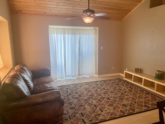 Building Photo - Charming 3-Bedroom Cottage with Fenced Yard & Fireplace in the Heart of Frazier Park