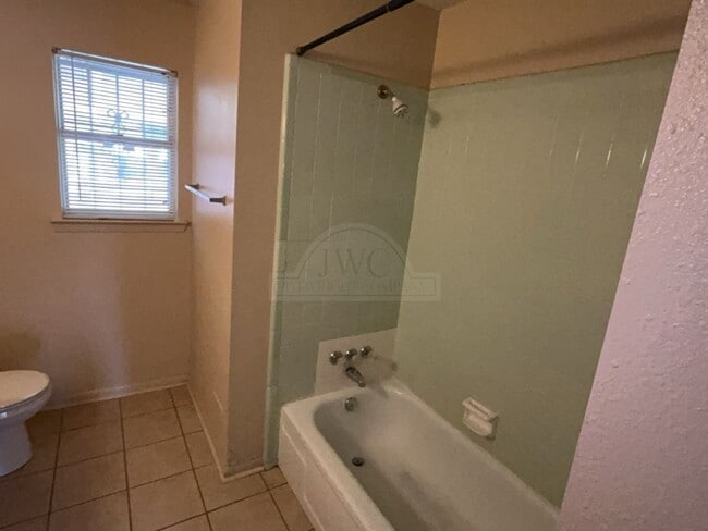 Building Photo - 1502 Linda Ln