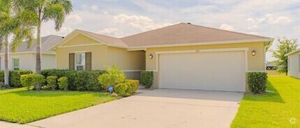 Building Photo - 275 Lake Lucerne Way
