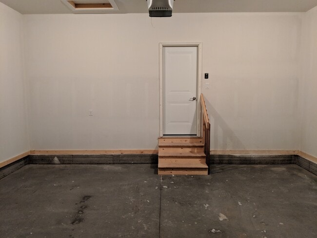 Building Photo - 803 Lawrence Ave