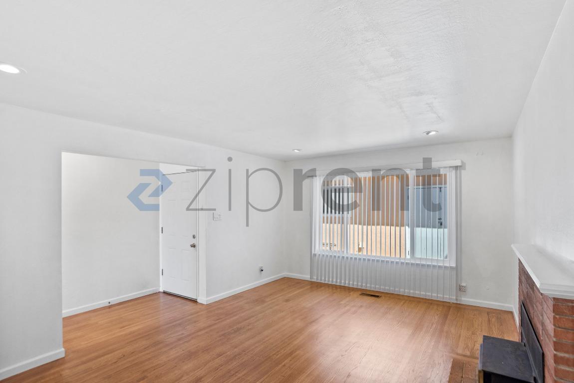 Building Photo - 1729 Elm St