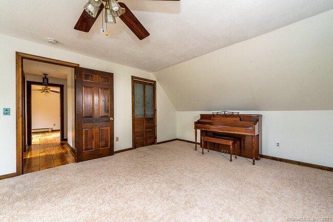 Building Photo - 131 Hemlock Dr