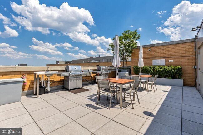 Building Photo - 440 L St NW