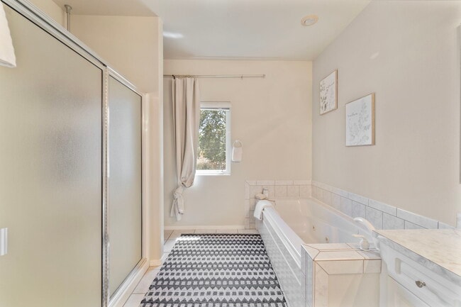 Building Photo - 4949 Rau Ln