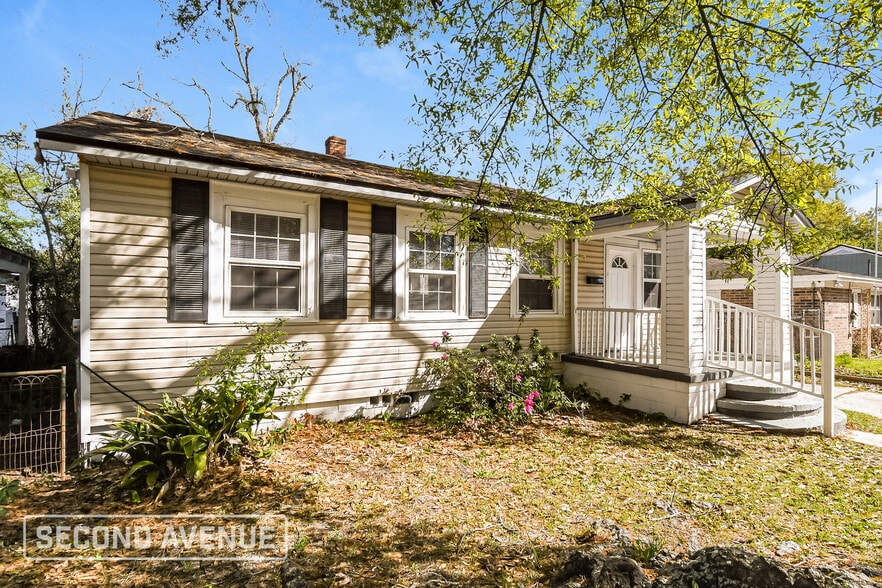 Building Photo - 1585 W 16th St