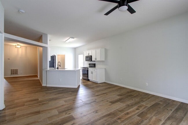 Building Photo - 5868 Duskywing Dr