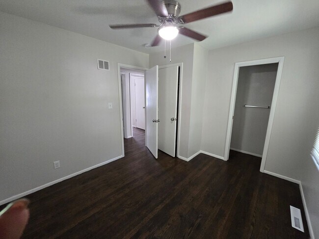Building Photo - Newly renovated 3 bedroom Move in now