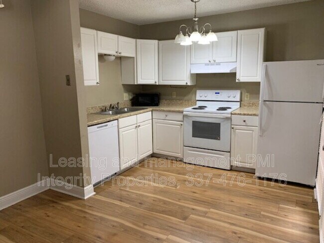 Building Photo - 206 Elks Cove