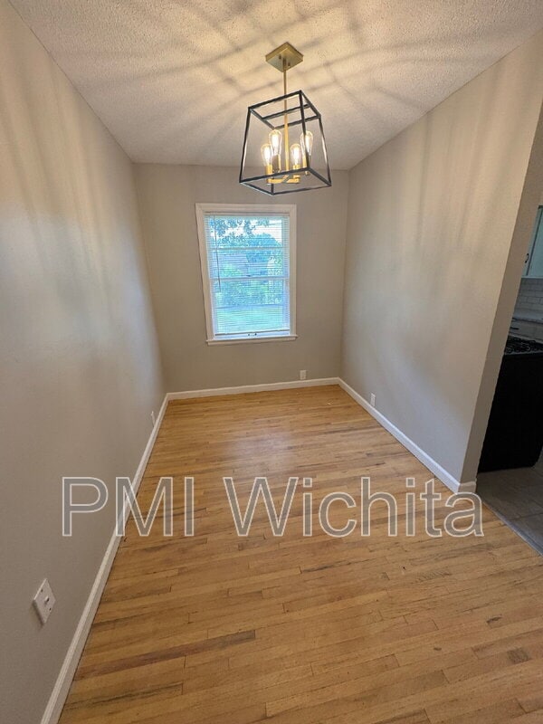 Building Photo - 1453 N Old Manor Rd