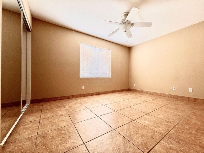 Building Photo - 3 Bedroom Single Story Home