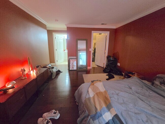 Building Photo - Rare opportunity in prestigious Hiram Square! First floor, condominium with 2-bedrooms & bonus ro...