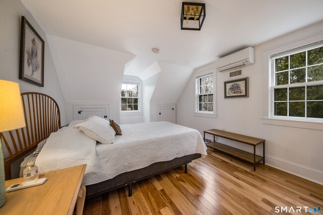 Building Photo - 99 Bay View Ave