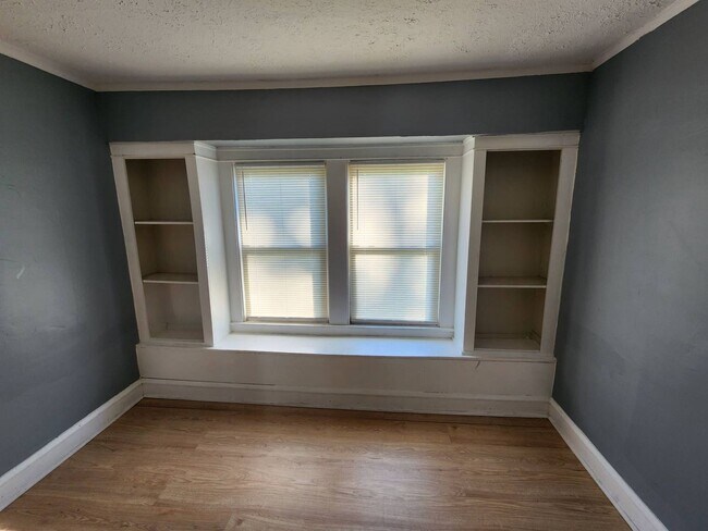 Building Photo - 13617 Glenside Rd