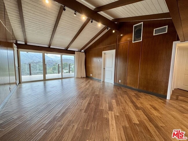 Building Photo - 2255 Westridge Rd