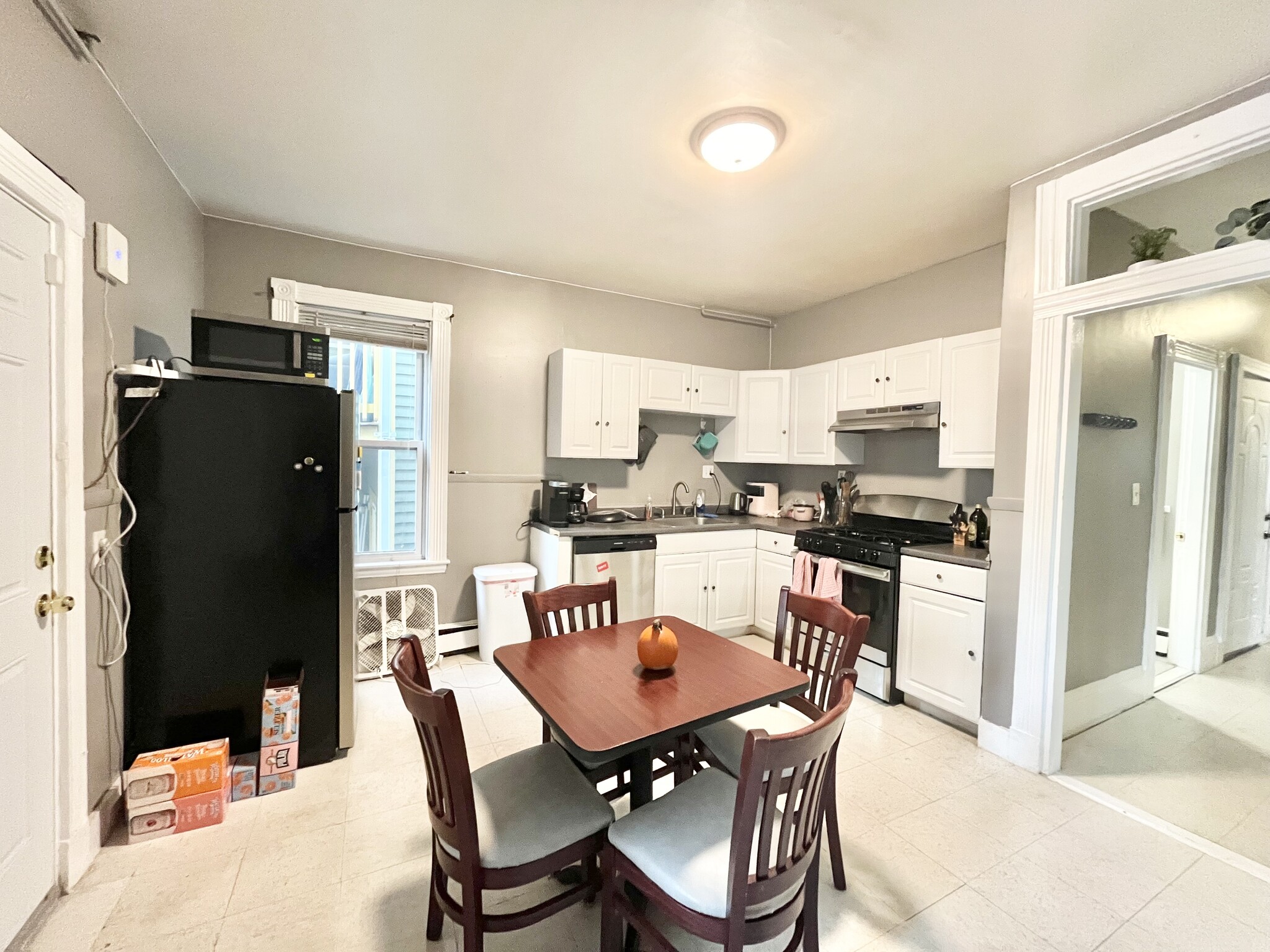 Building Photo - 168 Hillside St