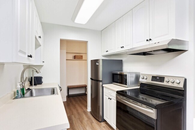 Building Photo - 1011 11th Ave S