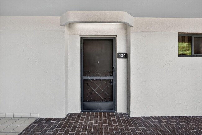 Building Photo - 4770 Fountains Dr S