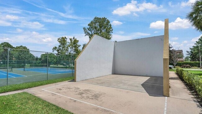 Building Photo - Newly Remodeled 2 bedroom 2.5 bath near Millenia Mall