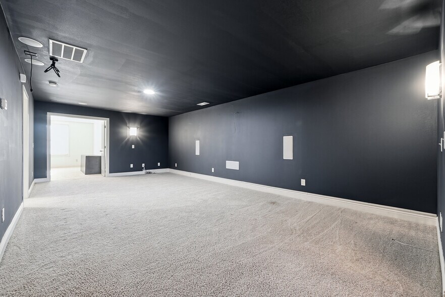 Building Photo - 6961 Fellowship Ln